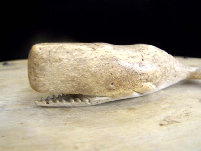 A large oval 19th century 'Four Finger' ANTIQUE Scrimshawed Whalebone 'DITTY" Box — image 2